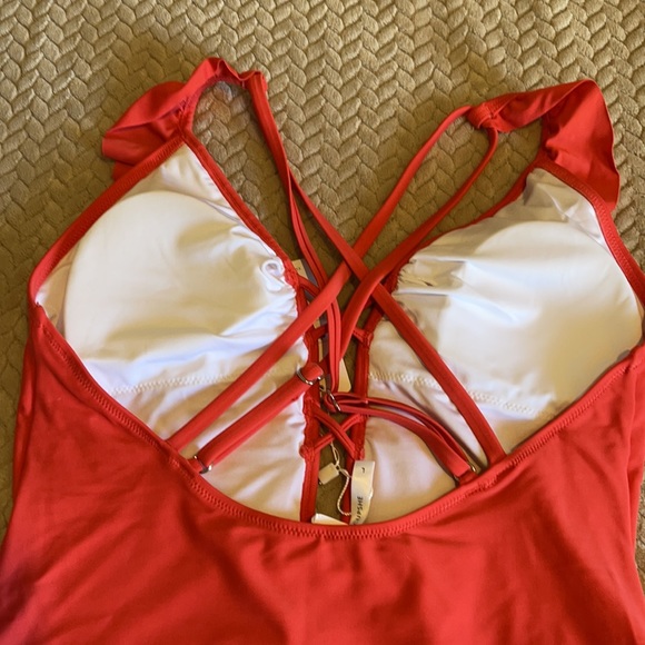 Cupshe one piece coral bathing suit - Picture 4 of 6